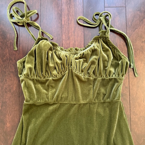 Cider Velvet Tie Shoulder Midi Dress Green Women's Size M Stretch cottage core - Picture 2 of 6